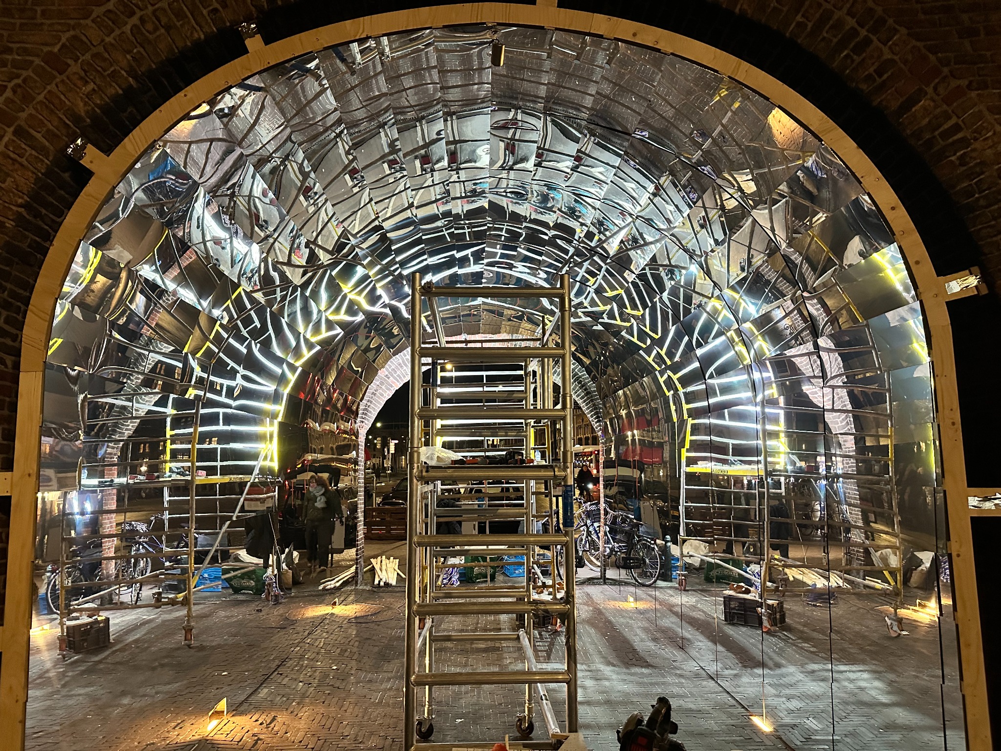 Construction of the reflective passage at night