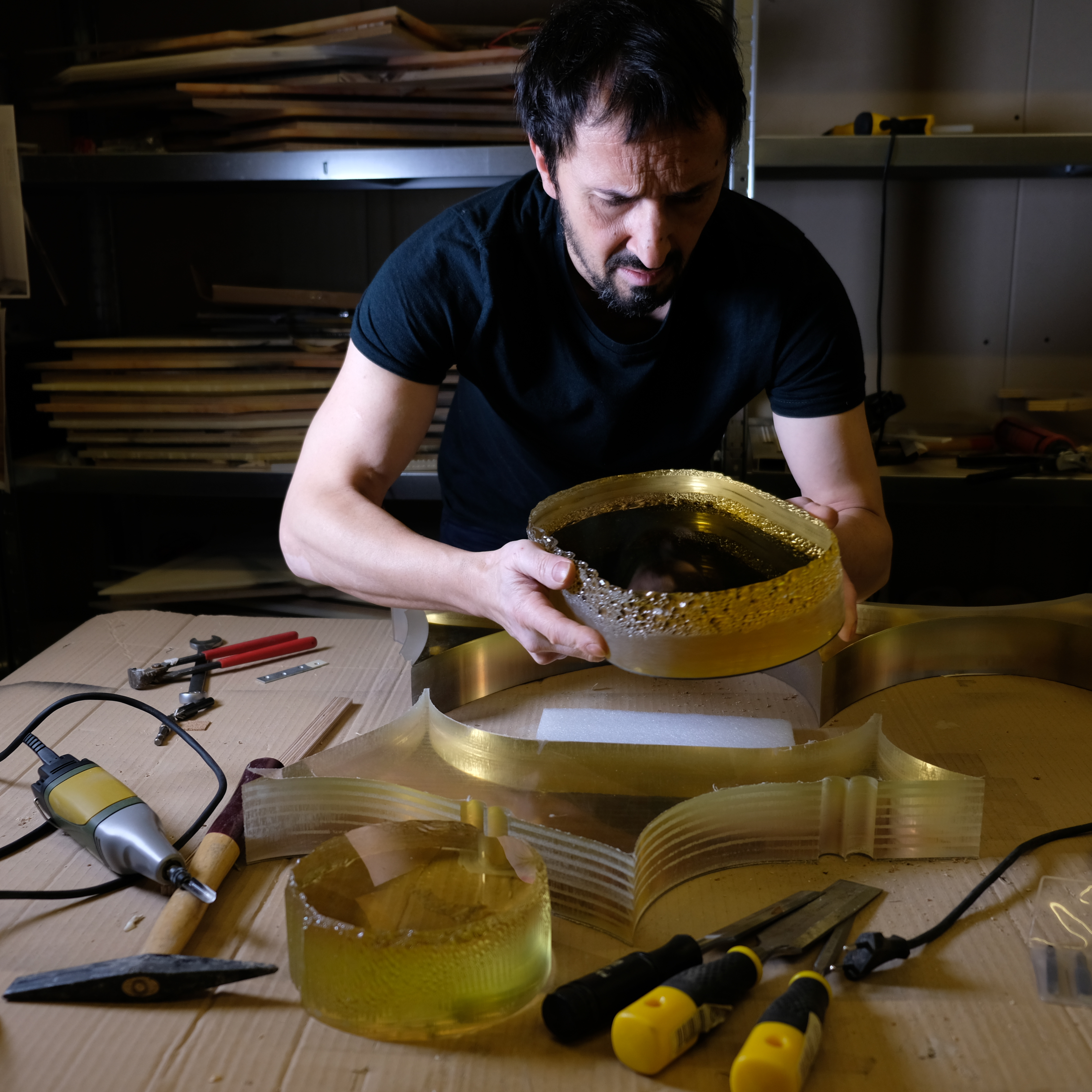 Feddow Claassen working with an artwork