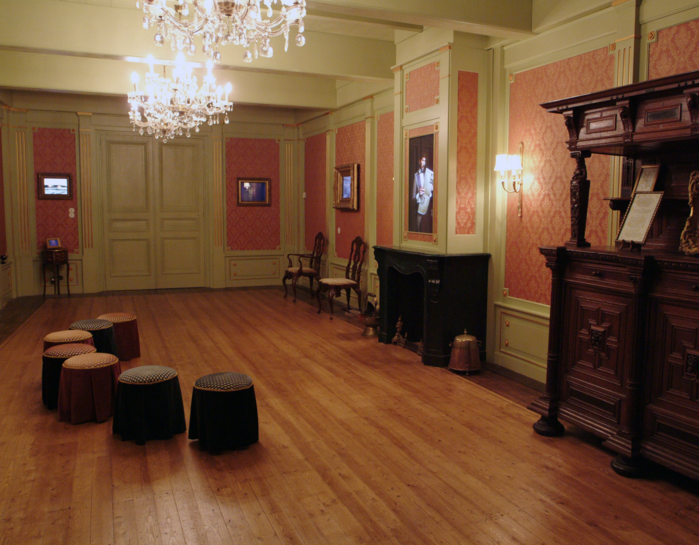 Salon — exhibition view 1
